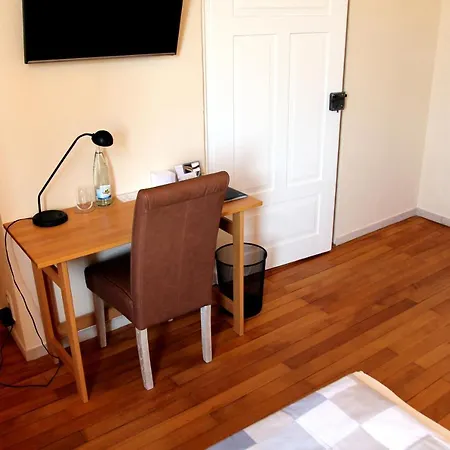 Im Bahnhof - Gaestezimmer - 3* 바이케르하임